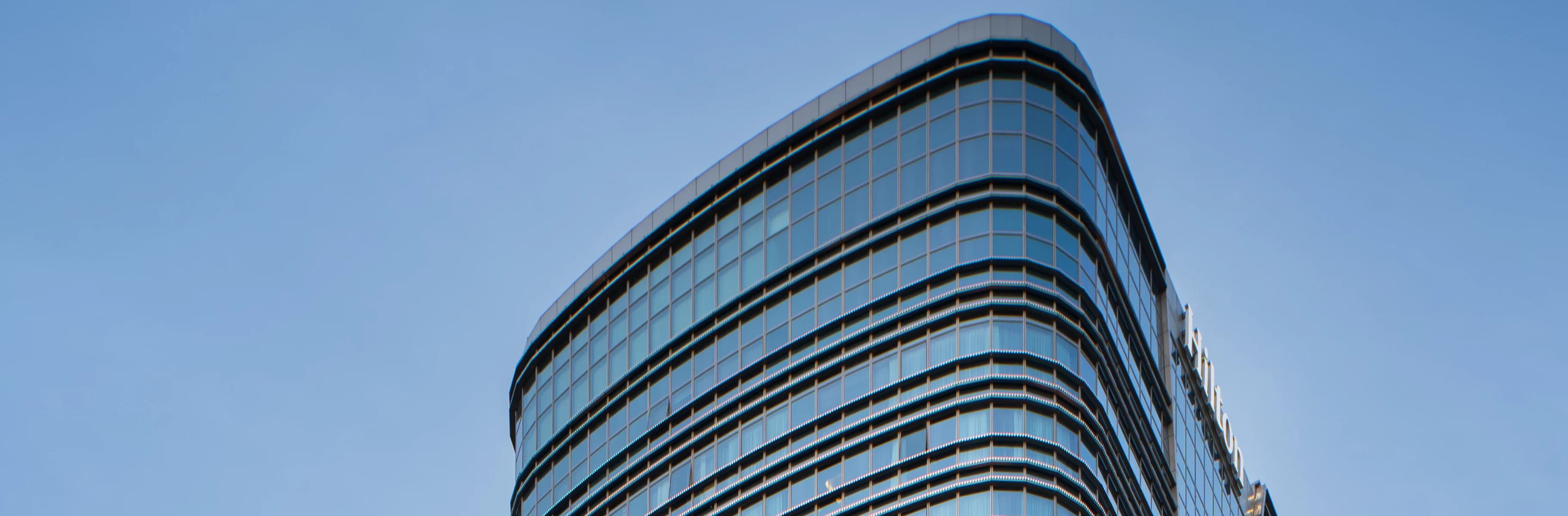 AKFA Holding развивает направление электроники и инфраструктурных систем как два взаимодополняющих дивизиона, объединённых промышленными мощностями, инженерными компетенциями и едиными стандартами производства.